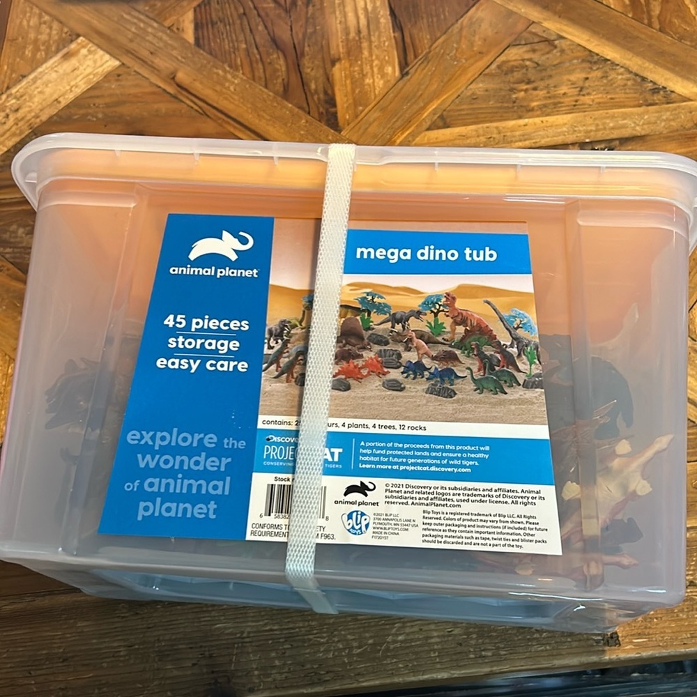Animal Planet 45 Piece Mega Dino Tub Discovery 

Snap on lid. 45 pieces